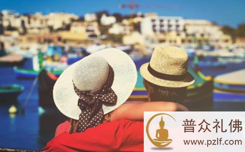 一表人才的丈夫和矮胖身材的妻子 一表人才的丈夫和矮胖身材的妻子